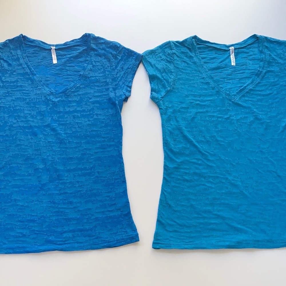 Splash- blue v-neck t-shirts